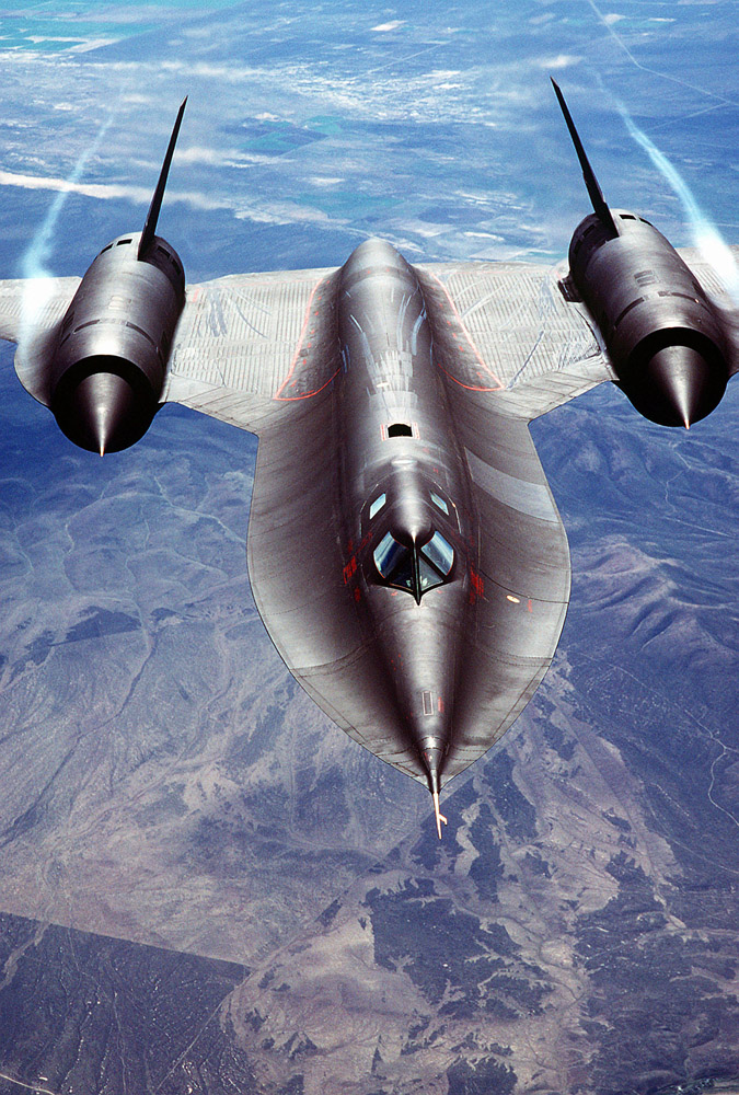 Front_view_of_an_SR-71A